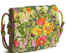 Load image into Gallery viewer, Baird hipster in meadow bouquet