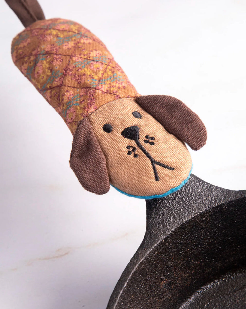 Skillet handle holder dog