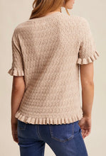 Load image into Gallery viewer, Ruffle hen texture top
