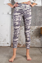 Load image into Gallery viewer, Camo leggings

