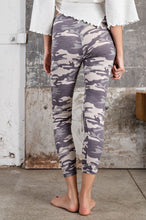 Load image into Gallery viewer, Camo leggings
